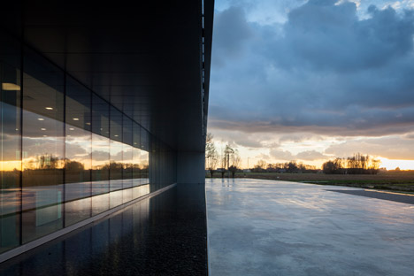 Rob Systems office by Govaert & Vanhoutte