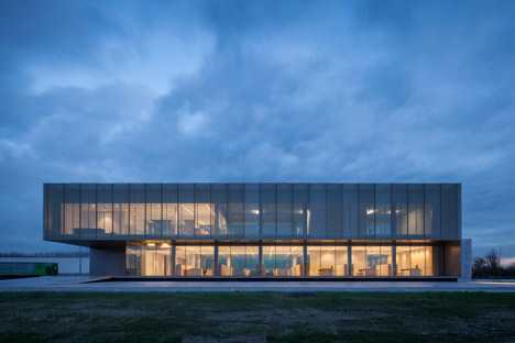 Rob Systems office by Govaert & Vanhoutte