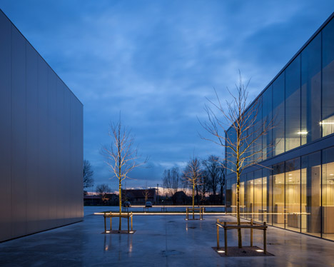 Rob Systems office by Govaert & Vanhoutte