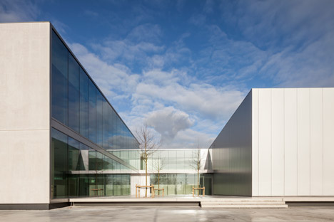 Rob Systems office by Govaert & Vanhoutte