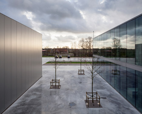 Rob Systems office by Govaert & Vanhoutte