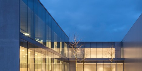 Rob Systems office by Govaert & Vanhoutte