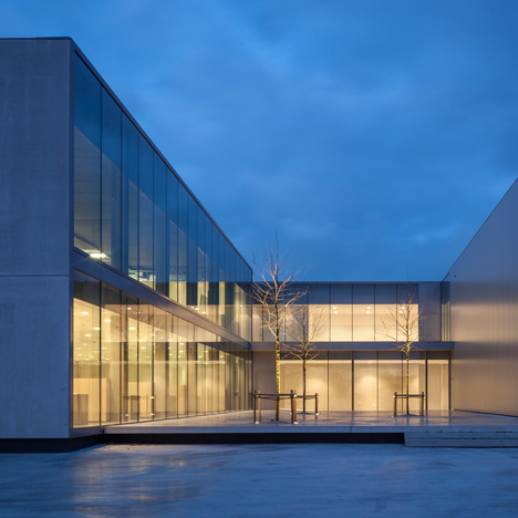 Rob Systems office by Govaert & Vanhoutte