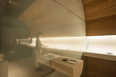 Smoking Room Grand Tree Musashikosugi by Hiroyuki Ogawa Architects