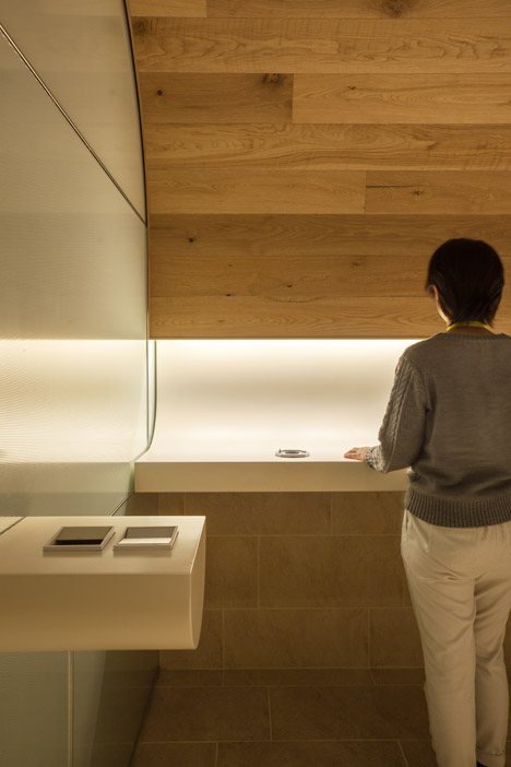 Smoking Room Grand Tree Musashikosugi by Hiroyuki Ogawa Architects