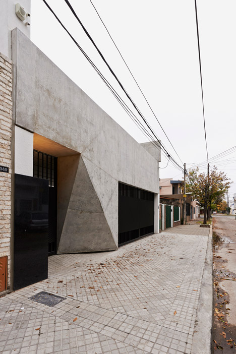 T&G House by Nicolás Campodonico