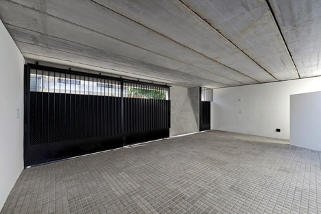 T&G House by Nicolás Campodonico