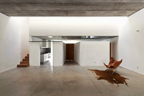 T&G House by Nicolás Campodonico