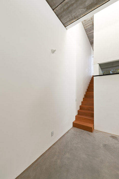 T&G House by Nicolás Campodonico