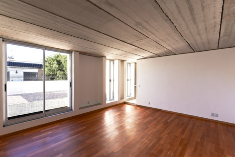 T&G House by Nicolás Campodonico