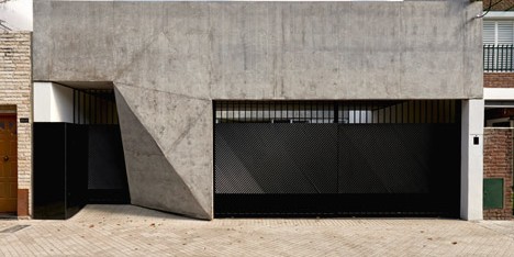 T&G House by Nicolás Campodonico