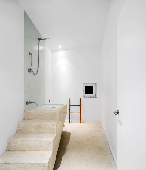 Texugueira house by Contaminar Arquitectos