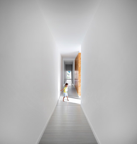 Texugueira house by Contaminar Arquitectos