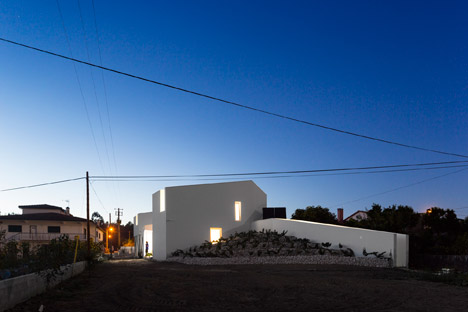 Texugueira house by Contaminar Arquitectos