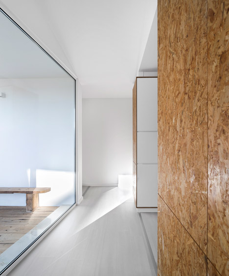 Texugueira house by Contaminar Arquitectos