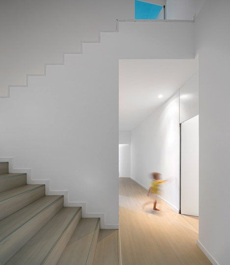 Texugueira house by Contaminar Arquitectos
