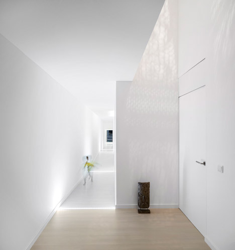 Texugueira house by Contaminar Arquitectos