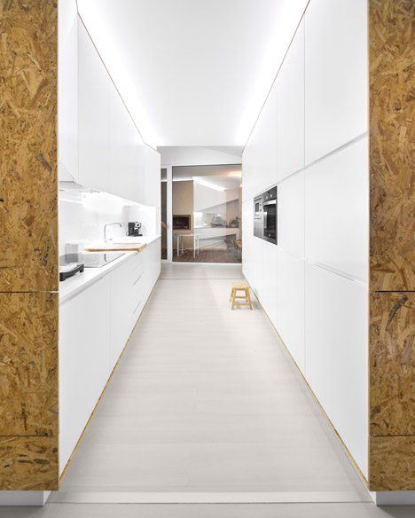Texugueira house by Contaminar Arquitectos