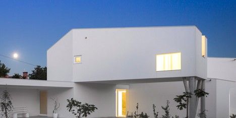 Texugueira house by Contaminar Arquitectos