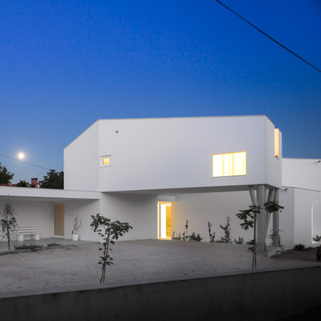 Texugueira house by Contaminar Arquitectos