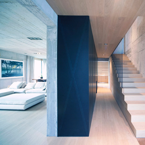 Villa Criss-Cross Envelope by OFIS Arhitekti