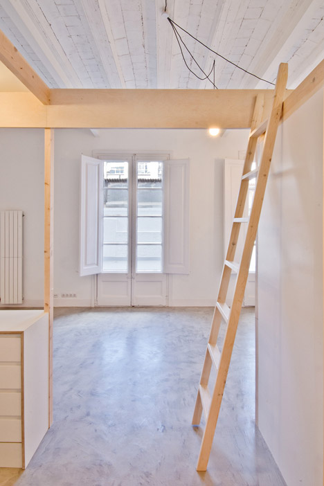 2 dwellings at Tamarit st by Carles Enrich Gimenez