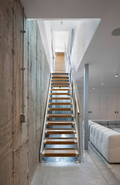36SML House by Levenbetts