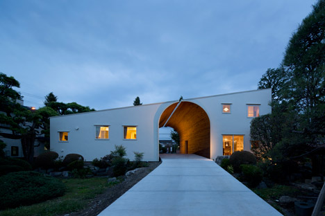 Arch Wall House by Naf Architect & Design
