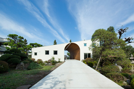 Arch Wall House by Naf Architect & Design