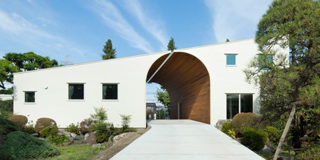 Arch Wall House by Naf Architect & Design