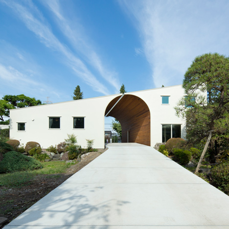 Arch Wall House by Naf Architect & Design
