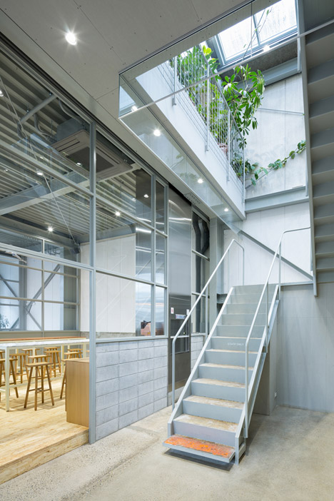 Blue Bottle Coffee Kiyosumi-Shirakawa Roastery & Cafe by Schemata