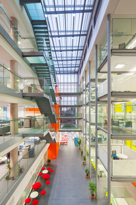 Bristol University lab by Shepperd Robson