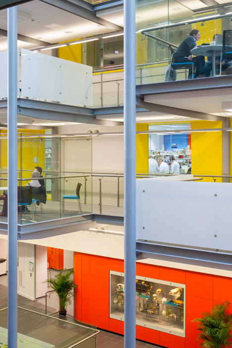 Bristol University lab by Shepperd Robson