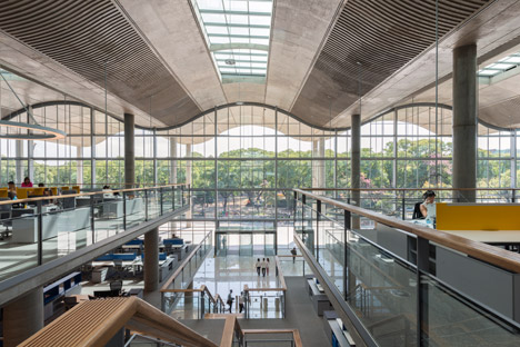 Buenos-Aires-city-hall-by-Foster-and-Partners_dezeen_468_3