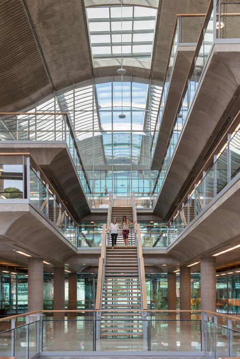 Buenos-Aires-city-hall-by-Foster-and-Partners_dezeen_468_5
