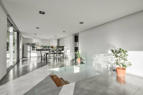 Casa 367 by Gonzalo Viramonte