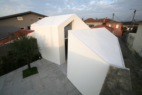 Casa Lela by Oficina de Arquitectura