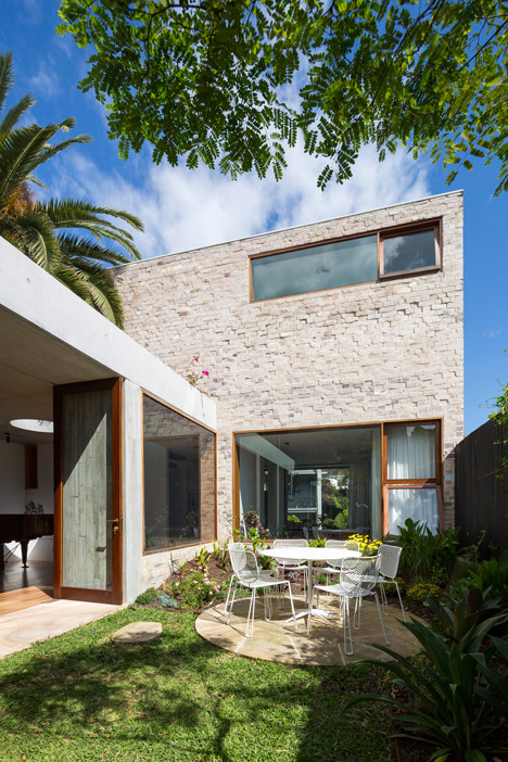 Courtyard House by Aileen Sage Architects