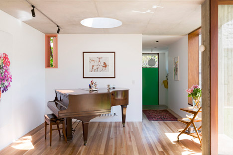 Courtyard House by Aileen Sage Architects