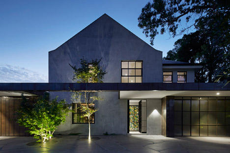 Hopetoun Road Residence by B E Architecture