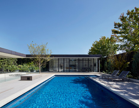 Hopetoun Road Residence by B E Architecture