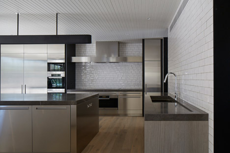 Hopetoun Road Residence by B E Architecture