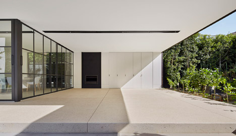 Hopetoun Road Residence by B E Architecture