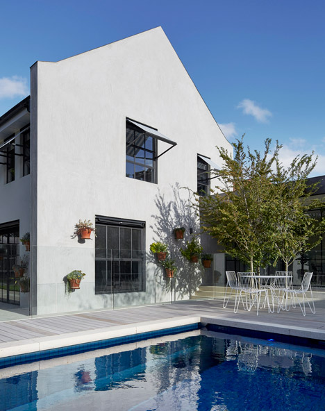 Hopetoun Road Residence by B E Architecture
