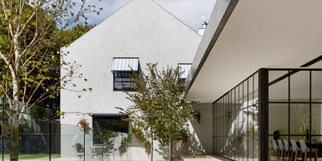 Hopetoun Road Residence by B E Architecture