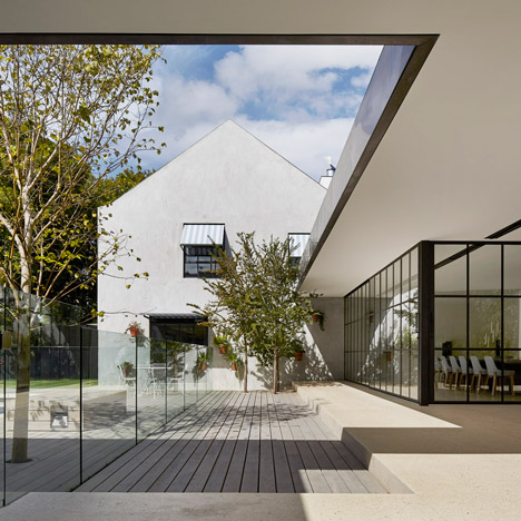 Hopetoun Road Residence by B E Architecture