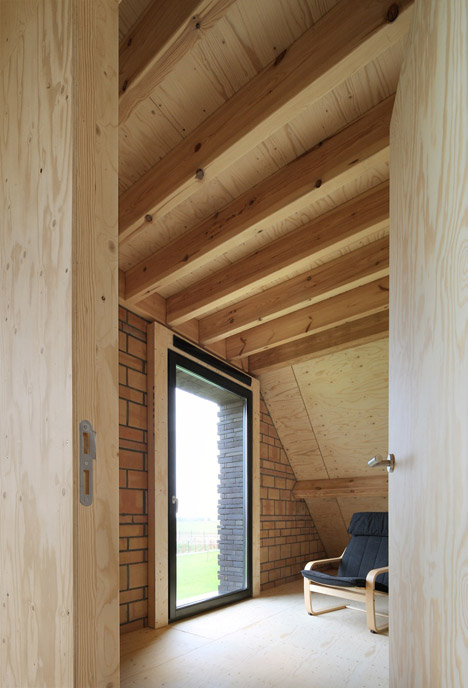 House VR in Belgium by Lezze
