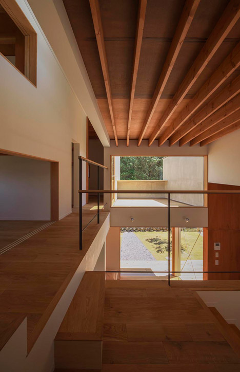 House in Toin by Kazuki Moroe