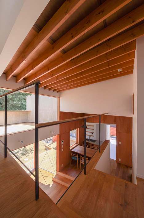 House in Toin by Kazuki Moroe